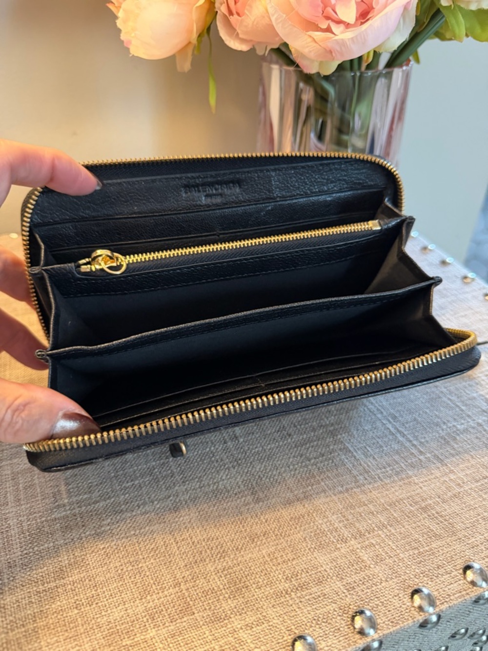 EUC Balenciaga Black Leather Zip Wallet with Gold Hardware - Picture 9 of 17